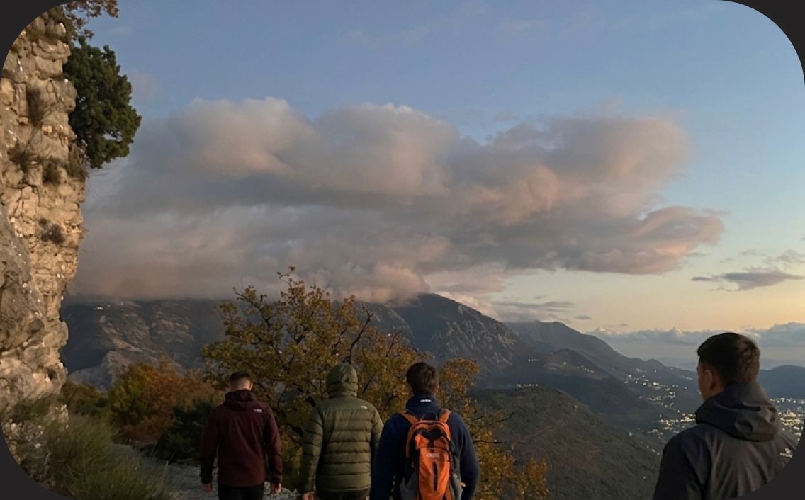 Прогулка по горам на закате